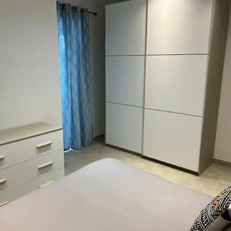 Sea Side View 2 Bedroom With Terrace Beppe's Apartmán *